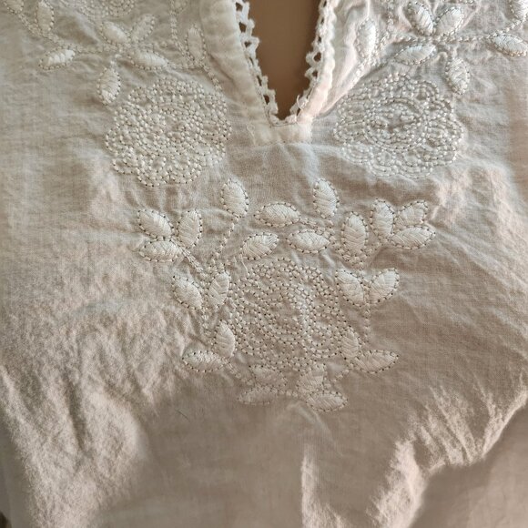 nineTy size L, white 100% cotton, tunic blouse with embroidered trim, v-neck - Picture 7 of 16